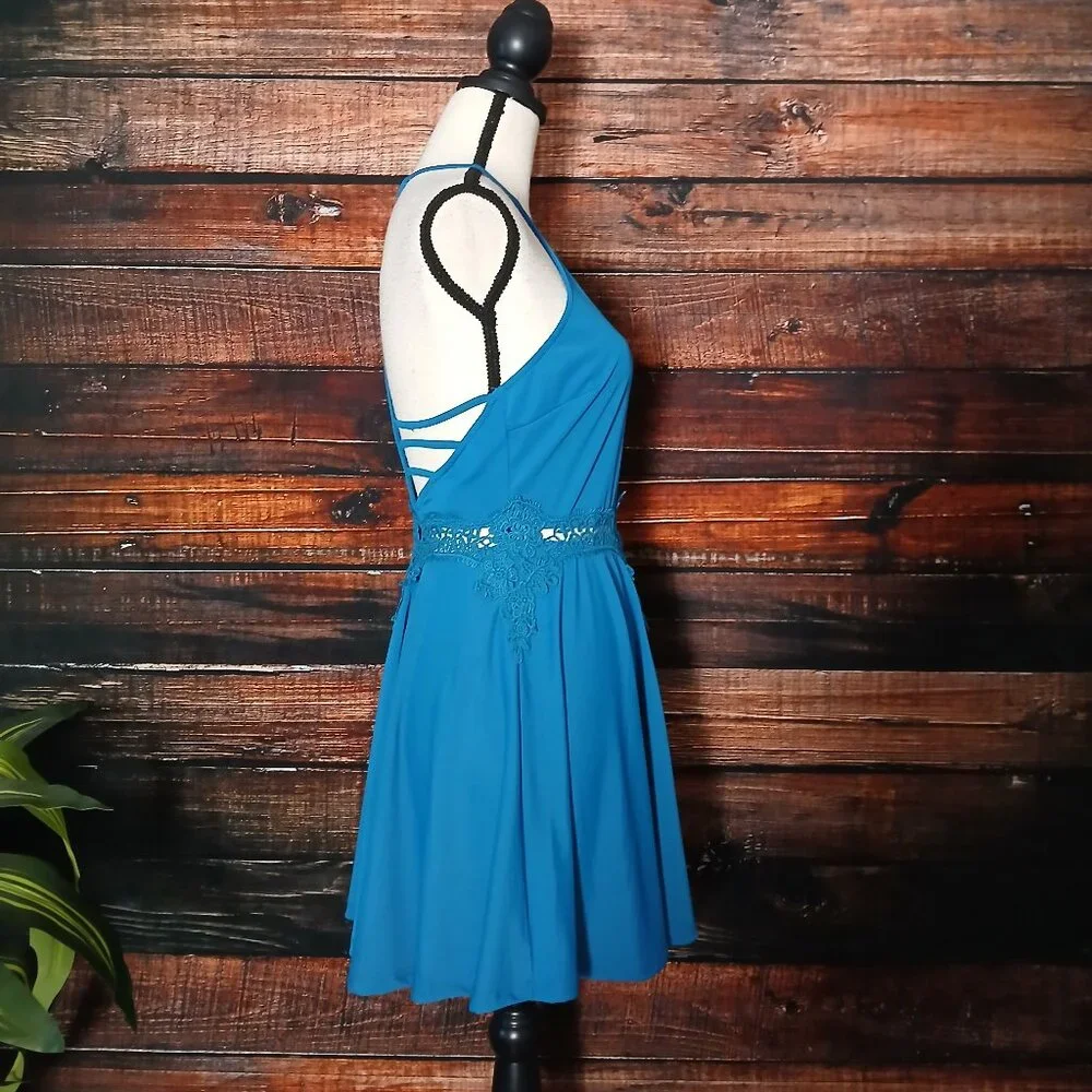 NWT Listicle Mini Dress Size S Blue Skater Lace Applique Open Shoulder Nylon - Picture 6 of 12
